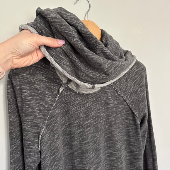 FREE PEOPLE Beach Cocoon Cowl Neck Pullover Oversized Size M/L Gray Heather - Picture 6 of 13